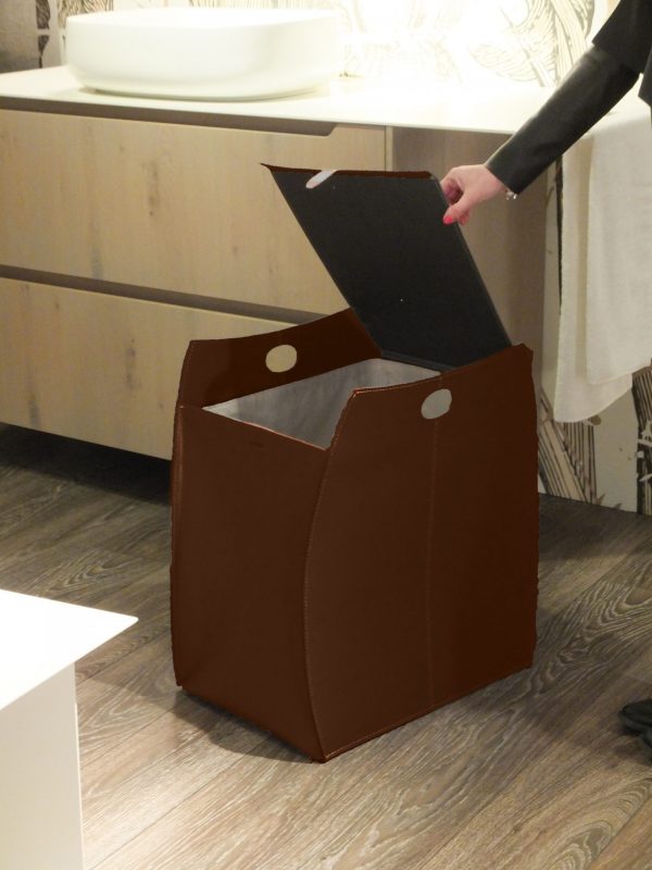 Laundry basket in leather with removable lining PAOLINA